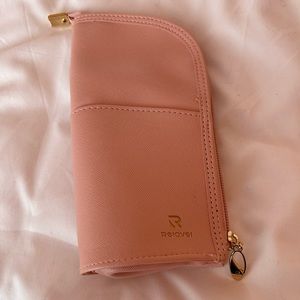 NWOT pink travel brush holder.